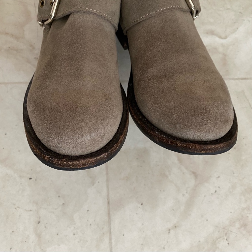 $895 Burberry Made in Italy Grey Suede Cut Out Buckle Moto Ankle Boots Size 6.5 - Picture 10 of 16